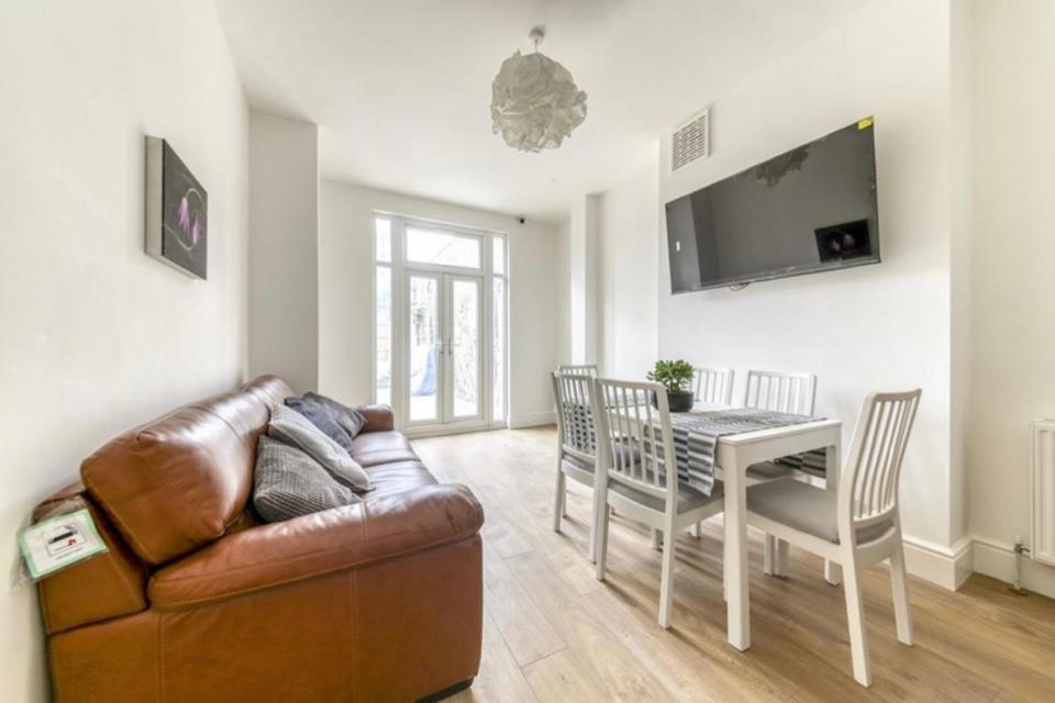 A Beautiful Newly Renovated Home: The Arlingford Лондон Екстериор снимка