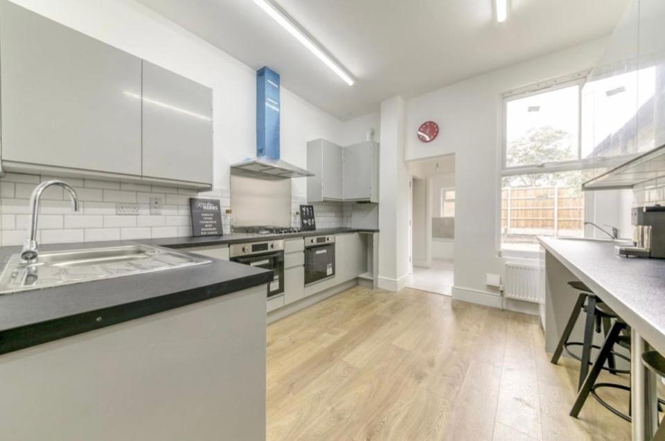 A Beautiful Newly Renovated Home: The Arlingford Лондон Екстериор снимка